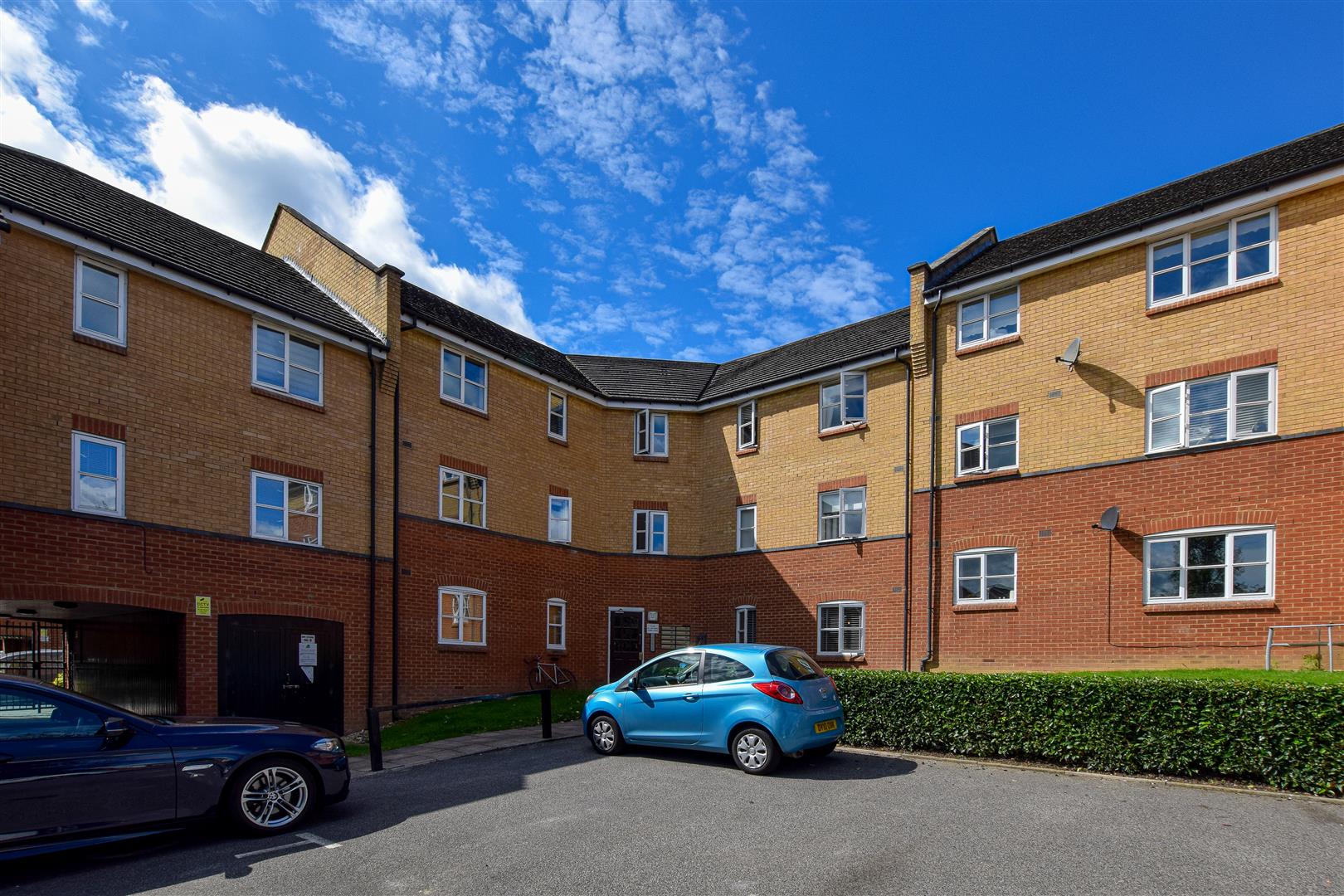 Plomer Avenue, Hoddesdon